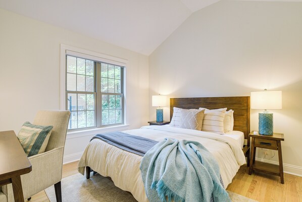Cottage (1 Bedroom) | Interior - Beautiful Raleigh Cottage Rental: 5 Mi to Downtown (Raleigh)