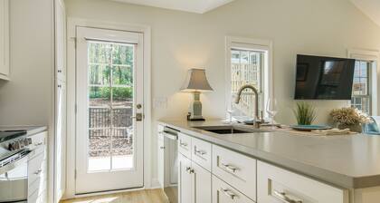 Beautiful Raleigh Cottage Rental: 5 Mi to Downtown