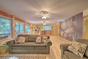 House (3 Bedrooms) | Interior