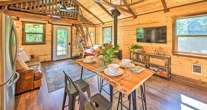 Rustic-chic Woodland Hideaway w/ Hot Tub!