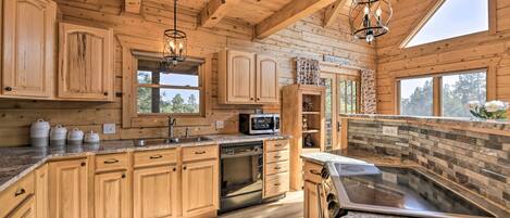 House (4 Bedrooms) | Interior