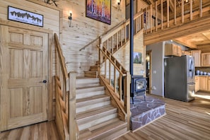 House (4 Bedrooms) | Interior