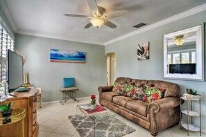 House (3 Bedrooms) | Interior - Bayside Pad w/ Pool Access & Dock: 1/2 Mi to Beach (Indian Rocks Beach)