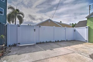 House (3 Bedrooms) | Interior - Bayside Pad w/ Pool Access & Dock: 1/2 Mi to Beach (Indian Rocks Beach)