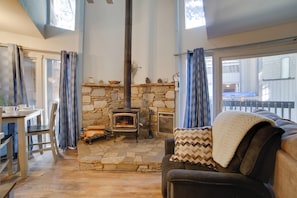 Interior - Resort Condo w/ Hot Tub & Pool, Near Ski Lift (Mammoth Lakes)