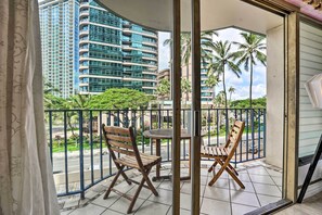 Apartment (2 Bedrooms) | Interior - Waikiki Condo: Walk to Beach, Shops & Restaurants (Honolulu)
