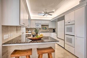 Mikrowelle, Ofen, Herdplatte, Geschirrspüler