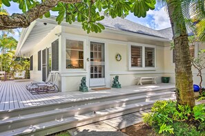 Exterior detail - Upscale Kailua Getaway: Steps to Swim Beach! (Kailua)