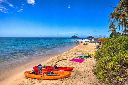 Upscale Kailua Getaway: Steps to Swim Beach!