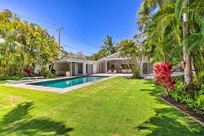 Outdoor pool - Upscale Kailua Getaway: Steps to Swim Beach! (Kailua)