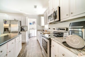 Cottage (3 Bedrooms) | Interior - Charleston Home w/ Porch - 3 Mi to Folly Beach! (Charleston)