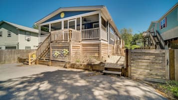 Cottage (3 Bedrooms) | Front of property