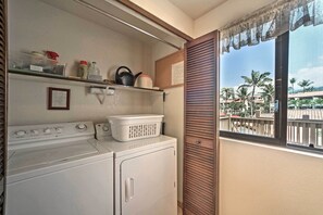 Apartment (1 Bedroom) | Interior - Kailua-kona Condo: Ocean Views, Pool & Spa Access (Kailua-Kona)