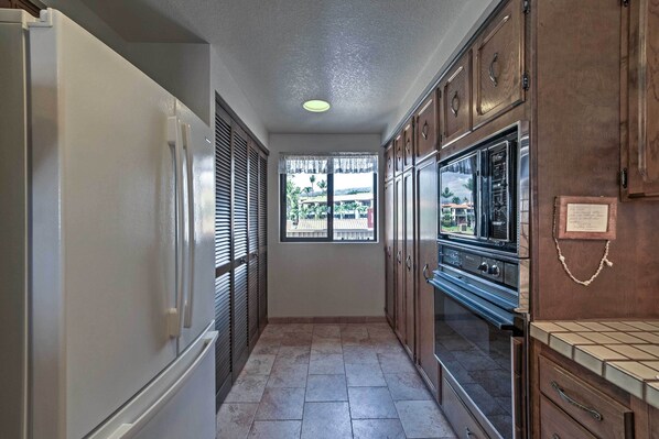 Apartment (1 Bedroom) | Interior - Kailua-kona Condo: Ocean Views, Pool & Spa Access (Kailua-Kona)