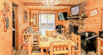 Gorgeous 2-Bedroom Modern Rustic Cabin with Views Cabin 1