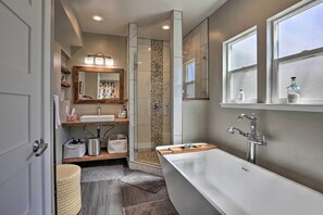 House (3 Bedrooms) | Interior - Sierra Sunset Inn - 3 Miles to Placerville! (Diamond Springs)