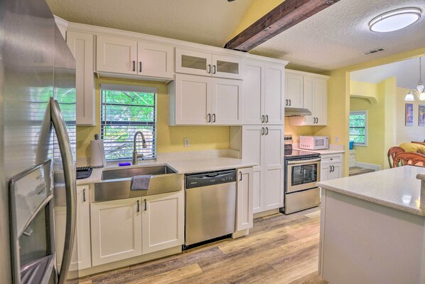 Interior - Family Home: Walk to Downtown & Stetson Univ! (DeLand)