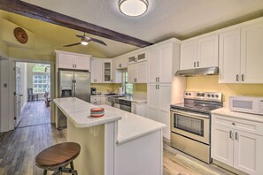 Interior - Family Home: Walk to Downtown & Stetson Univ! (DeLand)