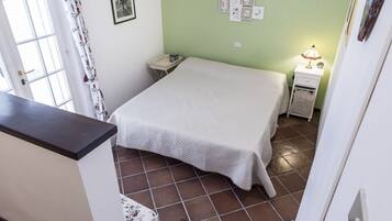 3 bedrooms, bed sheets