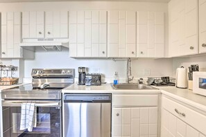 Interior - Steps to Dillon Reservoir: Mtn-view Condo (Dillon)