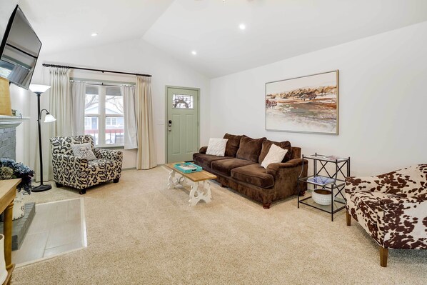 House (3 Bedrooms) | Interior - Tulsa Vacation Home ~ 3 Mi to Downtown (Tulsa)