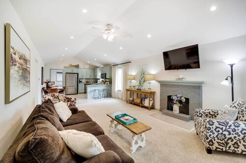 Tulsa Vacation Home ~ 3 Mi to Downtown