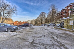 Apartment (2 Bedrooms) | Interior - Inviting Vernon Twp Condo w/ Private Balcony! (Vernon)