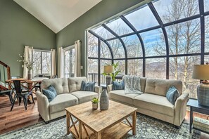 Apartment (2 Bedrooms) | Interior - Inviting Vernon Twp Condo w/ Private Balcony! (Vernon)