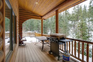 Enjoy al fresco dining on the deck, where a grill station and comfortable seating await.