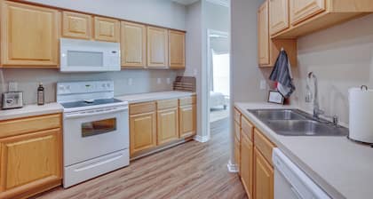 College Station Retreat Near Texas A & M!