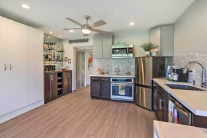 Apartment (0 Bedroom) | Interior - Pool & Hot Tub Access: Palm Desert Studio Condo (Palm Desert)