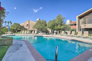 Apartment (0 Bedroom) | Interior - Pool & Hot Tub Access: Palm Desert Studio Condo (Palm Desert)