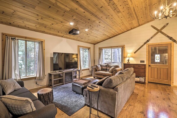 House (3 Bedrooms) | Interior - Game Room: Mountain Chalet 5 Mi to Donner Lake (Truckee)