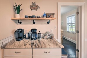 House (3 Bedrooms) | Interior - New Bern Retreat w/ Fire Pit ~ 1 Mi to Dtwn! (New Bern)