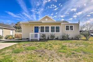 House (3 Bedrooms) | Interior - New Bern Retreat w/ Fire Pit ~ 1 Mi to Dtwn! (New Bern)