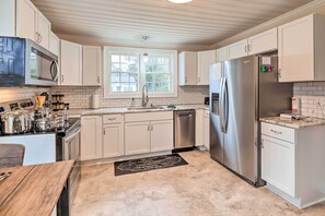 House (3 Bedrooms) | Interior