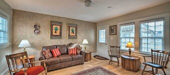 Well-equipped Cody Cottage: 2 Mi to Cody Rodeo!