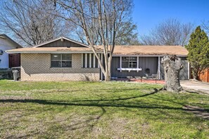 House (4 Bedrooms) | Front of property