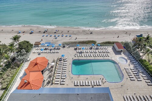 Sunny Isles Beach Retreat w/ Resort Perks!