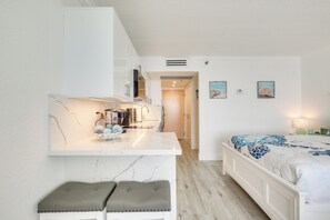 Apartment (0 Bedroom) | Interior