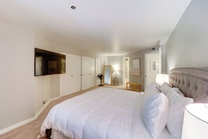 Apartment (4 Bedrooms) | Interior - Beautiful Condo w/ Balcony on Lake Chelan! (Chelan)