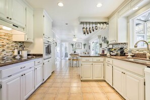 House (3 Bedrooms) | Interior - Modern Home in Napa Area w/ Hot Tub & Game Room! (Petaluma)