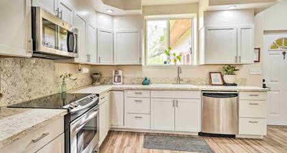 Sunny Kailua Home w/ Covered Lanai 1 Mi to Beach!