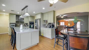 Rumah (4 Bedrooms) | Interior