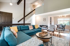 Eldstad och en tv-spelskonsol