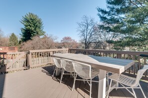 Terrace/patio - Modern North Potomac Home w/ Furnished Deck! (Gaithersburg)