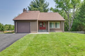 Exterior - Modern North Potomac Home w/ Furnished Deck! (Gaithersburg)