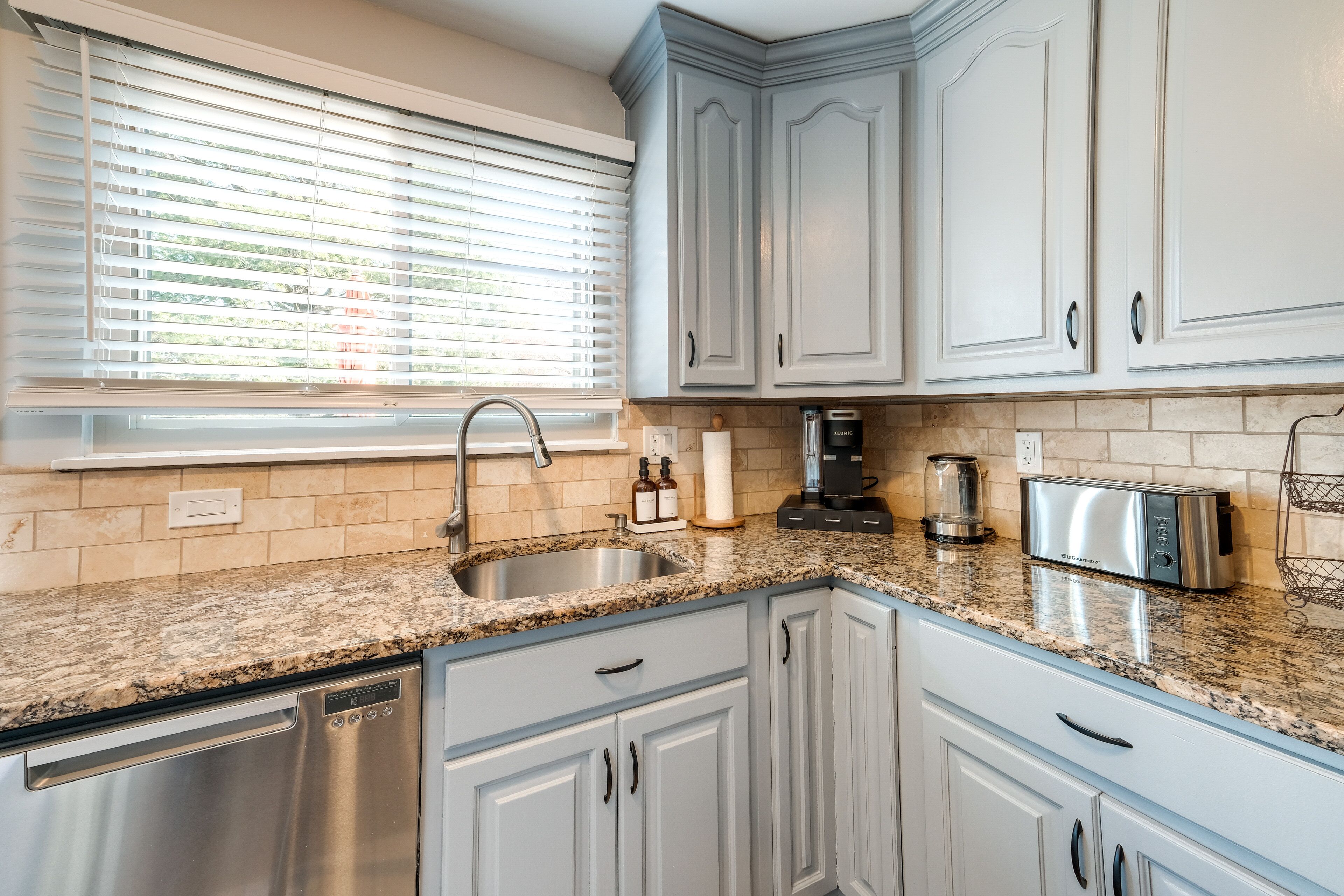 House (3 Bedrooms) | Private kitchen | Microwave, oven, stovetop, dishwasher