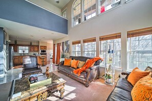 Interior - Upscale Home w/ Views & Game Room! (Tulsa)