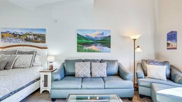 Apartment (0 Bedroom) | Interior